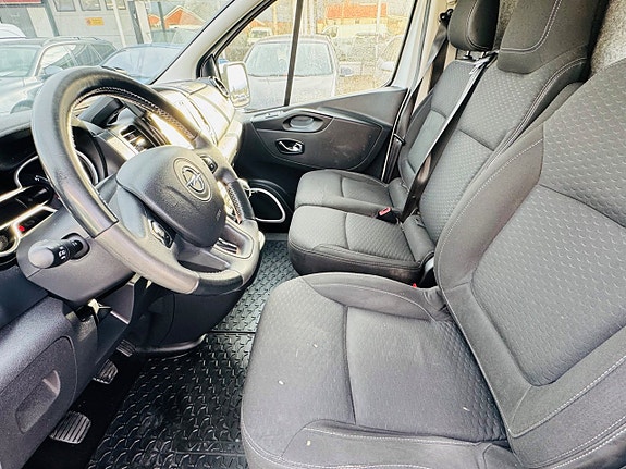 Opel Vivaro 7 of 19