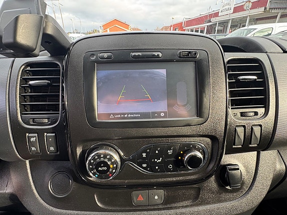 Opel Vivaro 10 of 19