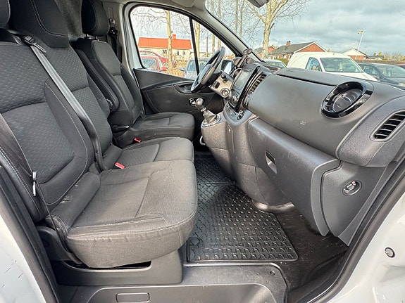 Opel Vivaro 15 of 19