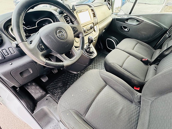 Opel Vivaro 8 of 19