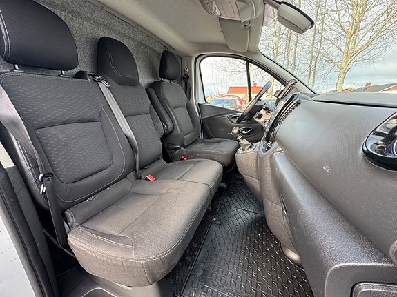 Opel Vivaro 17 of 19
