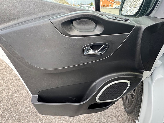 Opel Vivaro 9 of 19