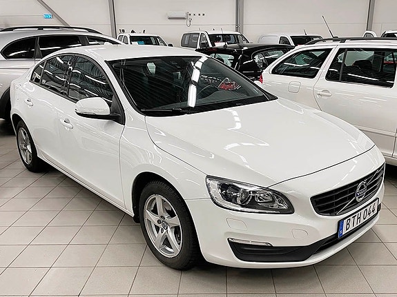 Volvo S60 2 of 5