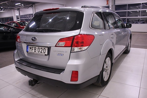 Subaru Outback 8 of 29