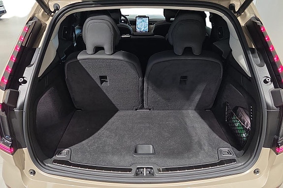 Volvo EX90 21 of 27