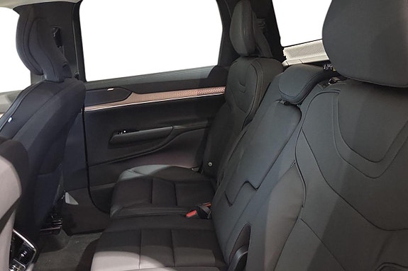 Volvo EX90 16 of 27