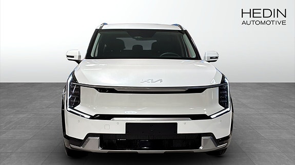 Kia EV9 8 of 12