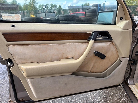 Mercedes-Benz 300 E 17 of 18