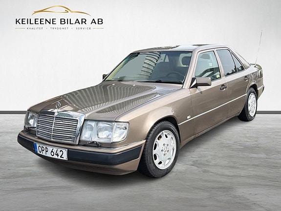Mercedes-Benz 300 E 3 of 18