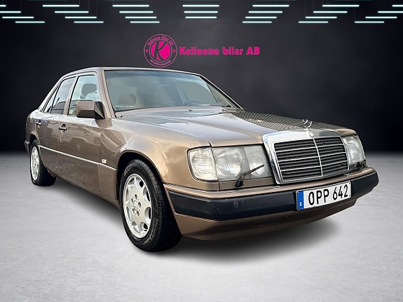Mercedes-Benz 300 E 2 of 5
