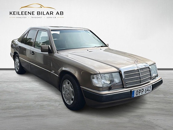 Mercedes-Benz 300 E 5 of 18