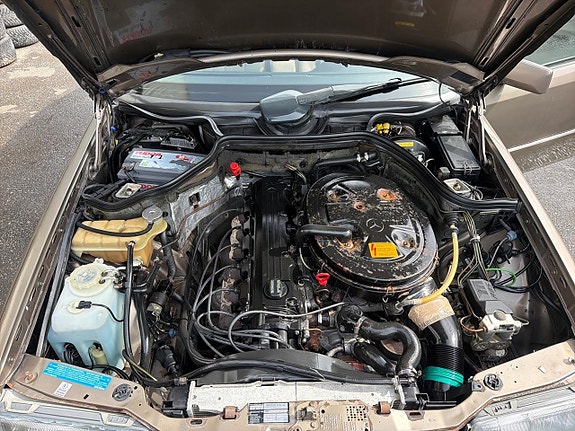 Mercedes-Benz 300 E 18 of 18