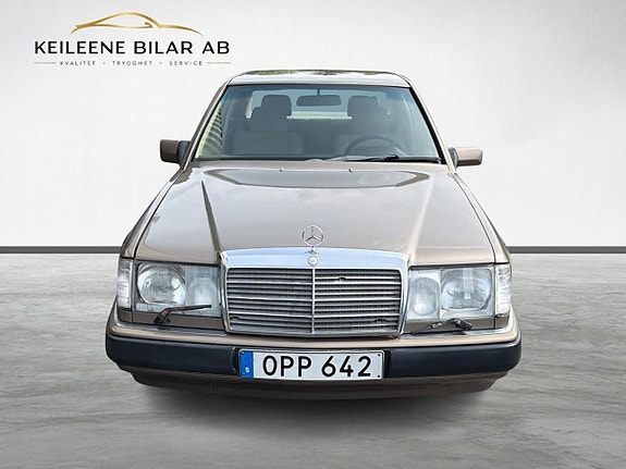 Mercedes-Benz 300 E 4 of 18