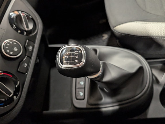 Hyundai i10 12 of 12