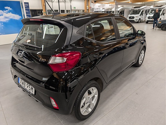 Hyundai i10 4 of 12