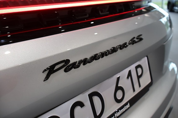 Porsche Panamera 4S 7 of 14