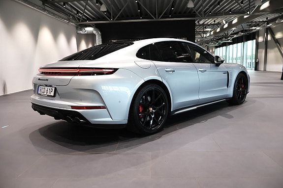 Porsche Panamera 4S 4 of 14