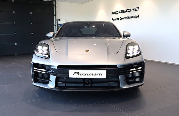 Porsche Panamera 4S 2 of 5