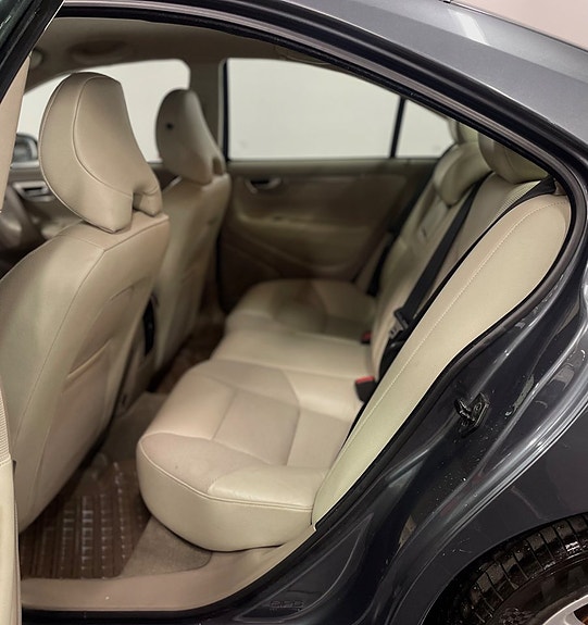 Volvo S60 7 of 11