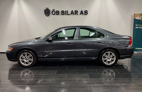 Volvo S60 4 of 5