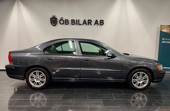 Volvo S60 2 of 5