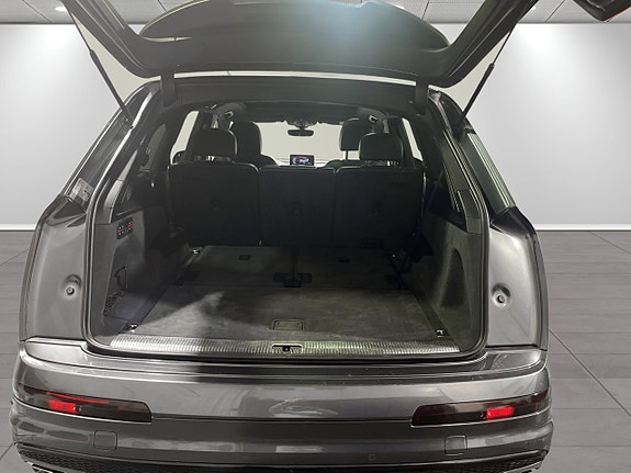 Audi SQ7 18 of 18