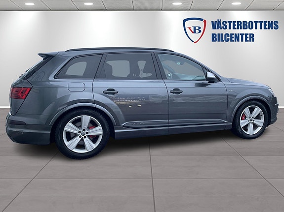 Audi SQ7 2 of 23