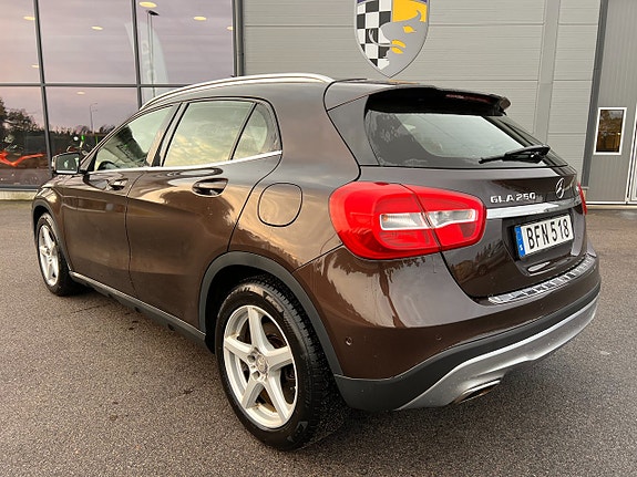 Mercedes-Benz GLA250 3 of 7