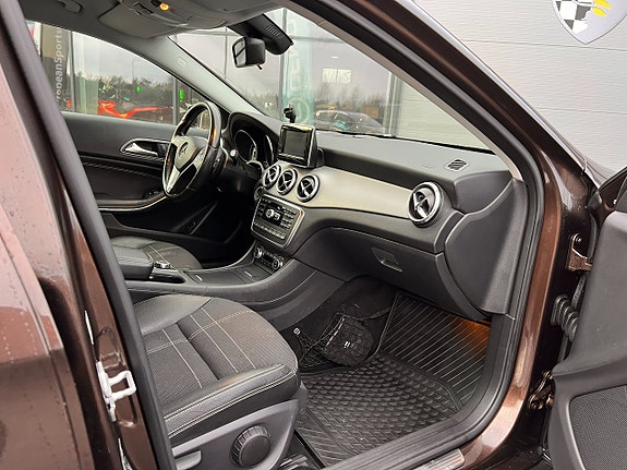 Mercedes-Benz GLA250 6 of 7