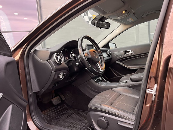 Mercedes-Benz GLA250 5 of 7