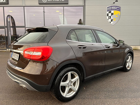 Mercedes-Benz GLA250 2 of 7