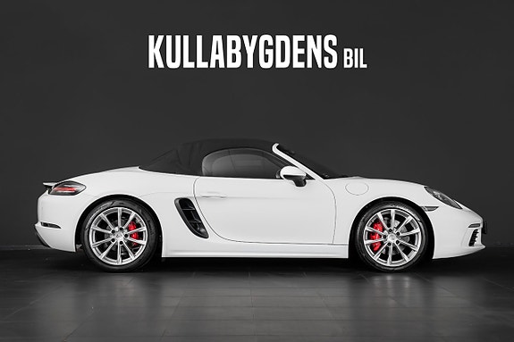 Porsche 718 Boxster S 3 of 5