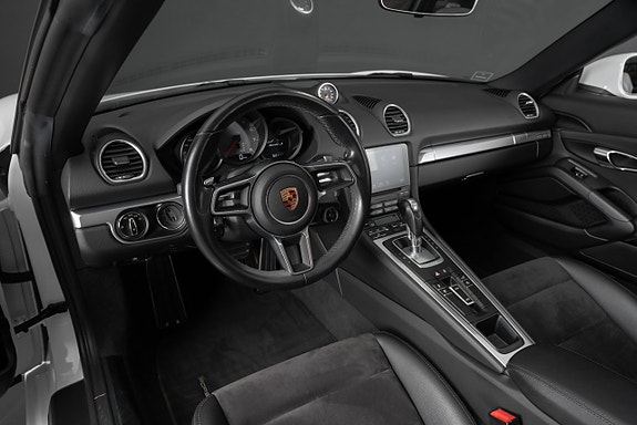 Porsche 718 Boxster S 11 of 16