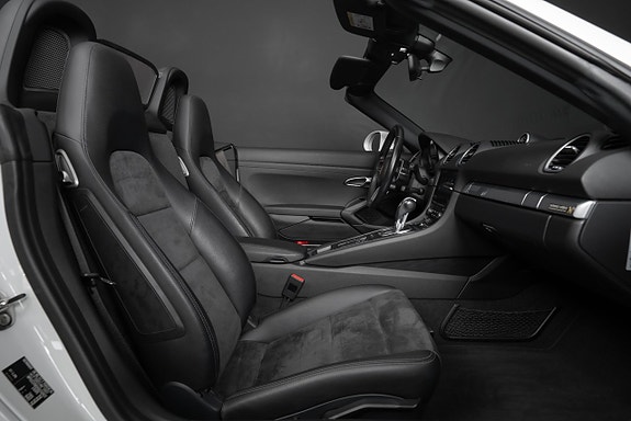 Porsche 718 Boxster S 7 of 16