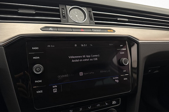 Volkswagen Passat 16 of 28