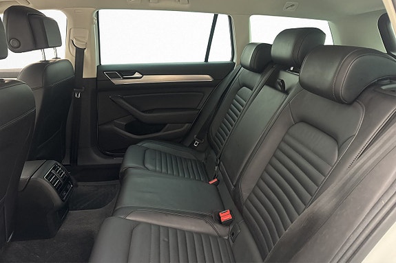 Volkswagen Passat 24 of 28