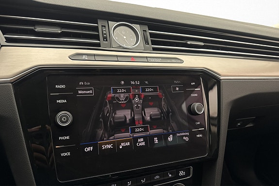 Volkswagen Passat 21 of 28