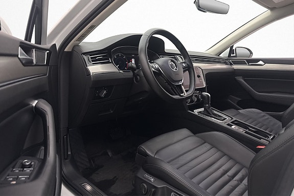 Volkswagen Passat 9 of 28