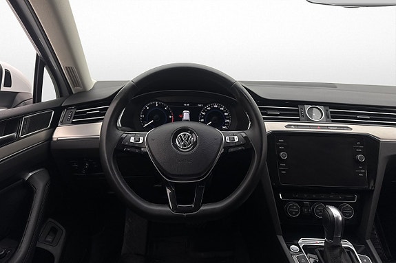 Volkswagen Passat 10 of 28