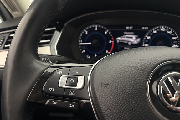 Volkswagen Passat 11 of 28