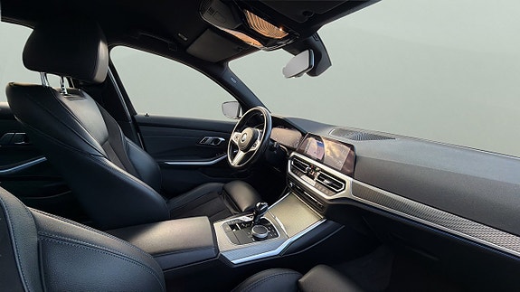BMW 330e 13 of 30
