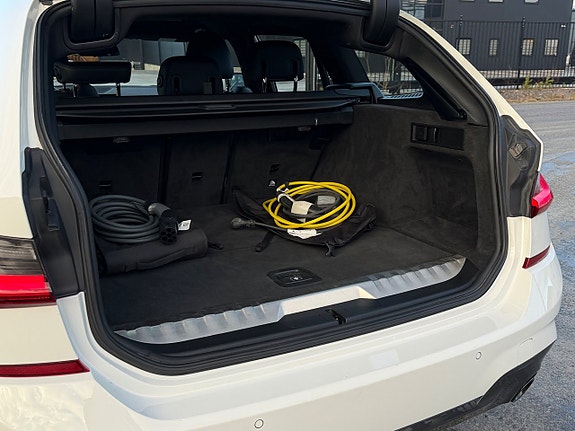 BMW 330e 9 of 30