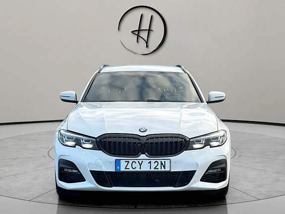 BMW 330e 3 of 30