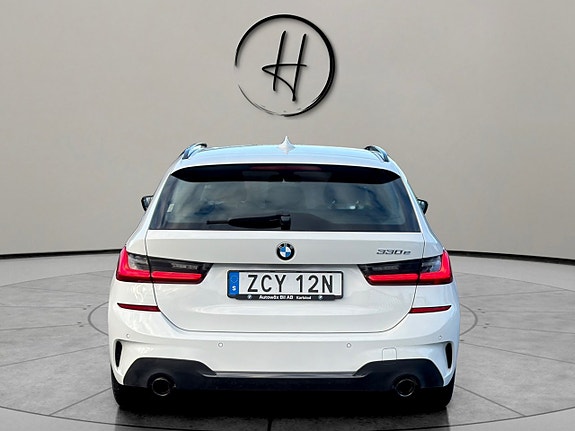 BMW 330e 4 of 30