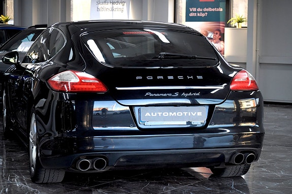 Porsche Panamera S 4 of 5