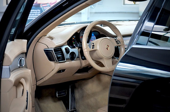 Porsche Panamera S 10 of 22