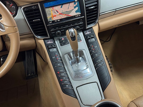 Porsche Panamera S 19 of 22