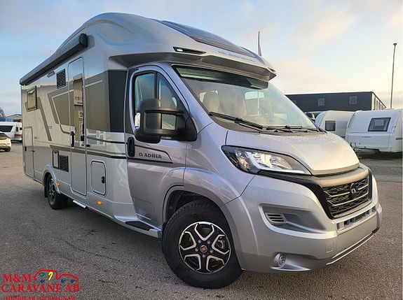 Adria MATRIX SUPREME 670SC Queensbed, Hydrauliska stödb. / Solcell / Litium