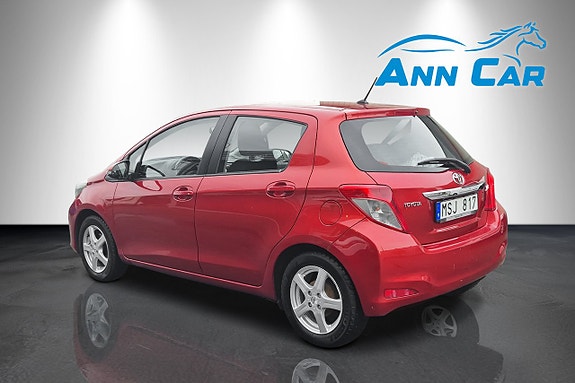 Toyota Yaris 3 of 9