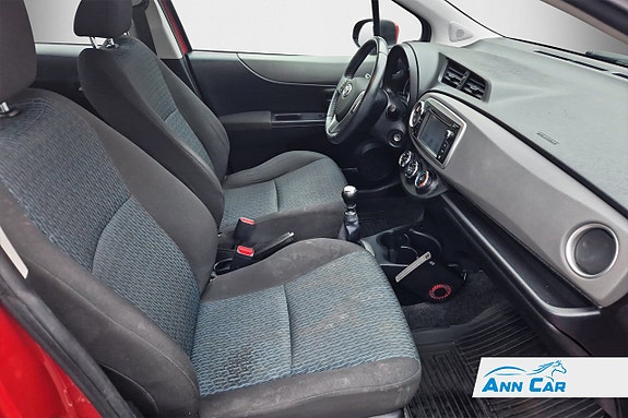 Toyota Yaris 6 of 9